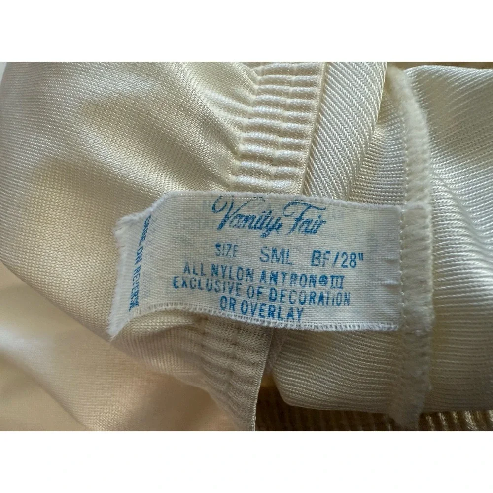 VTG Vanity Fair Half Slip USA Nylon‎ Ivory W/Lace Trim Side Slit Sexy Sz Small